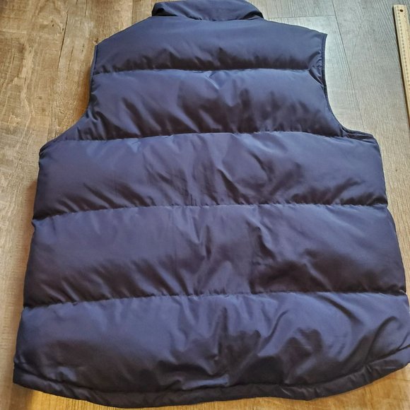 ST. JOHN'S BAY NAVY PUFFER VEST SZ MEDIUM ZIPPER CLOSURE DEEP POCKETS - Picture 2 of 6